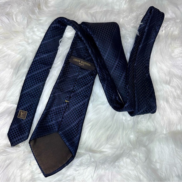 Authentic Louis Vuitton Tie - Picture 4 of 15
